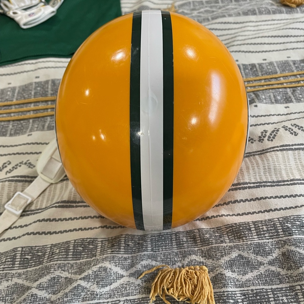 Like new Green Bay Packers football uniform - Picture 3 of 15
